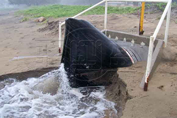 國外<a href=http://www.xbkjo.com/ target=_blank class=infotextkey><a href=http://www.xbkjo.com target=_blank class=infotextkey>鴨嘴閥</a></a>安裝現場圖